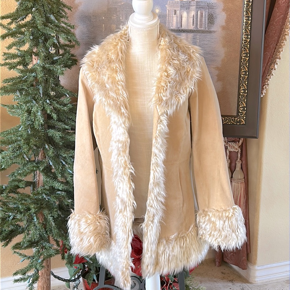 “🤎💛 BEAUTIFUL LEATHER/FAUX TRIM COAT”🤎💛
